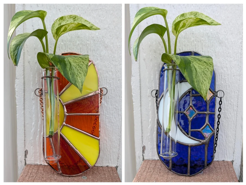 Propagation Displays in Glass Vessels
