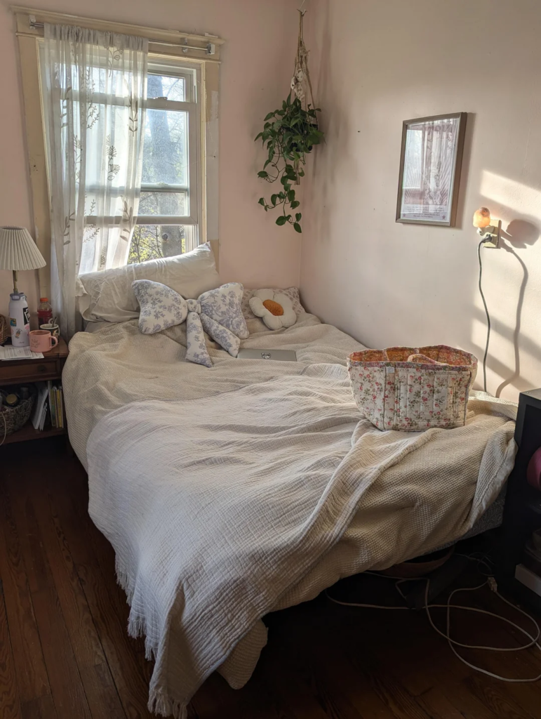 27 Budget Bedroom Makeover Ideas That Look Expensive Try These Today 7 image 310